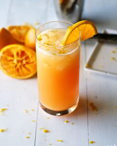 Алкогольный коктейль с апельсиновым соком