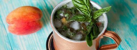 коктейль московский мул с персиком и базиликом. Шаг 4