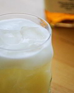 Коктейль со свежим яйцом