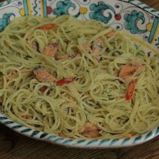 Рецепт спагетти с копченой форелью и джином