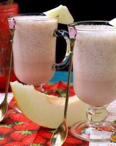 Дынно-клубничный коктейль