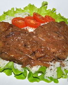 Говяжья печень с вином и луком