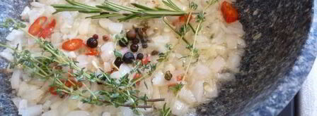 кролик с вином и пряными травами в духовке. Шаг 9