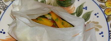 запеченная в кармашках форель с вином и овощами. Шаг 7