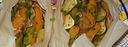 запеченная в кармашках форель с вином и овощами. Шаг 10