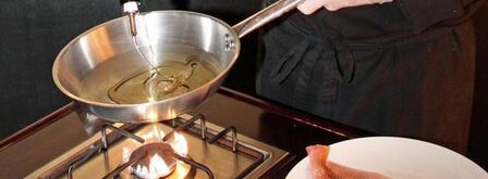 морская рыба фламбе с виски и грушей. Шаг 6