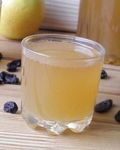 Домашний квас из черного хлеба без дрожжей