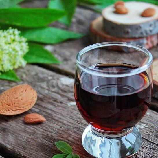 Рецепт ликера амаретто с миндалем и абрикосовыми косточками