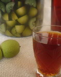 Ликер из зеленых грецких орехов Ночино