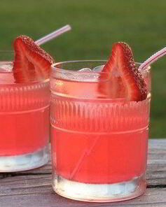 Клубничный лимонад с красным чаем