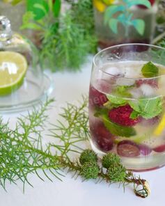 Безалкогольный мохито с малиной