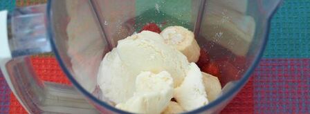 молочный клубнично-банановый коктейль. Шаг 3