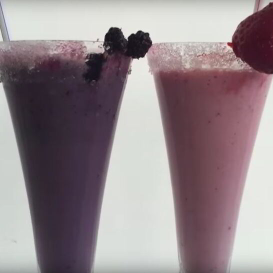 Рецепт молочного коктейля из черники и шелковицы