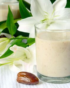 Молочный коктейль с финиками