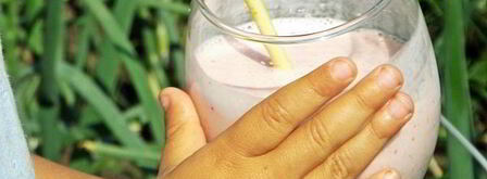 молочный коктейль с мороженым и клубникой. Шаг 10