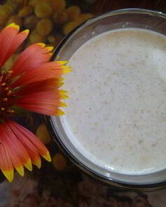 Овсяно-молочный коктейль со сливовым вареньем