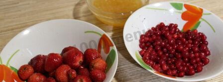 морс из замороженных ягод клубники и красной смородины. Шаг 4