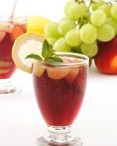 Сангрия из красных яблок и цитрусов