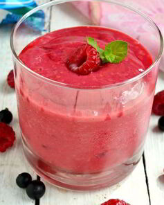 Малиновый смузи с мороженым