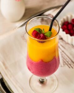 Смузи из малины и манго
