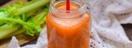 смузи из сельдерея с апельсиновым соком, морковью и яблоком. Шаг 11