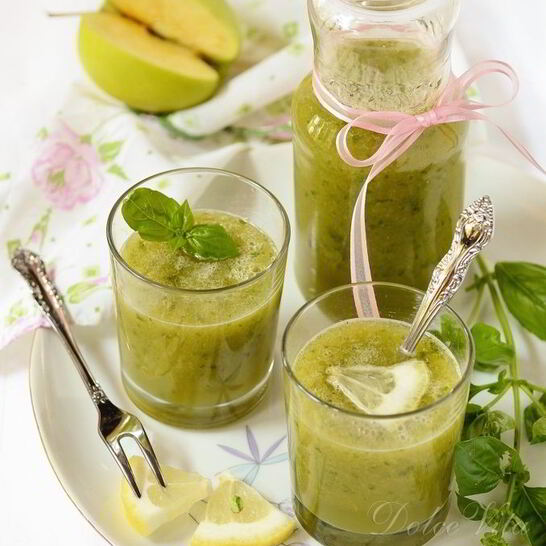 Рецепт смузей с яблоком и базиликом