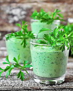 Зеленый смузи с авокадо и мятой