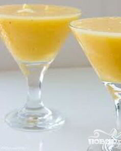 Витаминный напиток из ананаса и банана