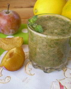 Вкусный зеленый коктейль