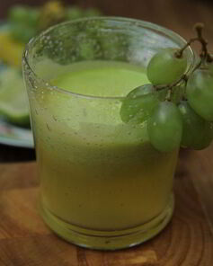 Зеленый фруктовый коктейль