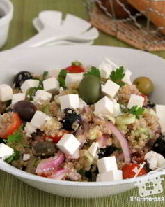Греческий салат Хориатики с киноа