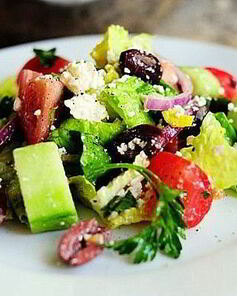 Греческий салат с базиликом