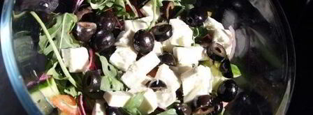 греческий салат с рукколой. Шаг 4