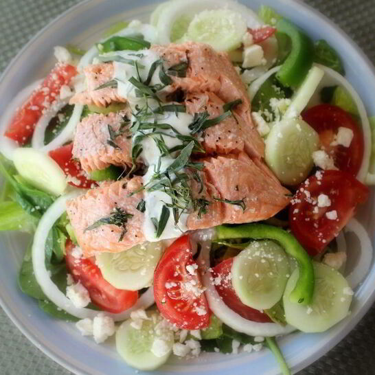 Рецепт греческого салата с семгой