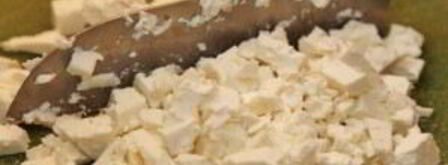 греческий салат с семгой. Шаг 7