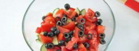 греческий салат с цуккини и помидорами. Шаг 7