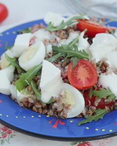 Гречневый салат с моцареллой