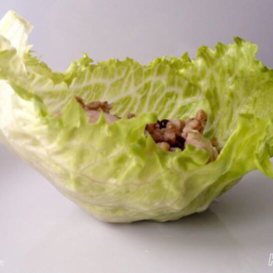 Рецепт салата из гречи, кролика и брусники