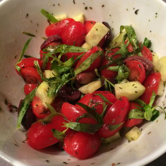 Рецепт салата из помидоров черри с тархуном в греческом стиле