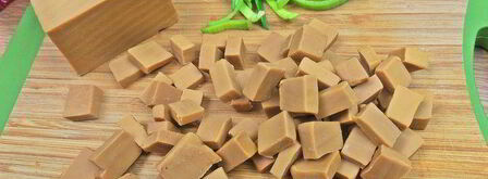 теплый салат из гречки с колбасками и сыром. Шаг 6