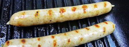 теплый салат из гречки с колбасками и сыром. Шаг 10