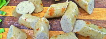 теплый салат из гречки с колбасками и сыром. Шаг 11