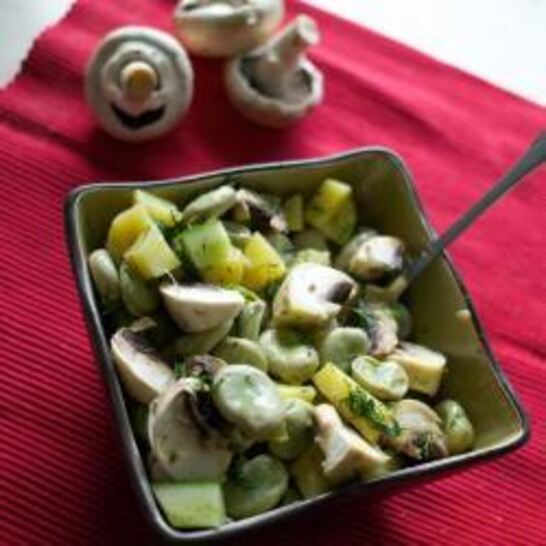 Рецепт картофельного салата с бобами и шампиньонами