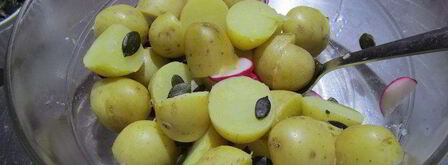 картофельный салат с курицей, беконом и редисом. Шаг 8