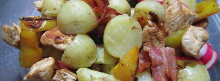 картофельный салат с курицей, беконом и редисом. Шаг 9