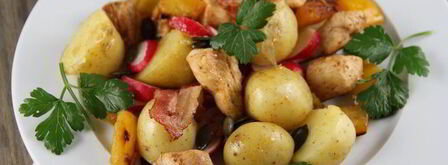 картофельный салат с курицей, беконом и редисом. Шаг 10