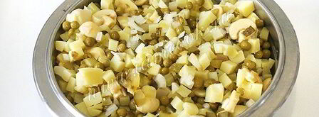 картофельный салат с маринованными грибами. Шаг 8