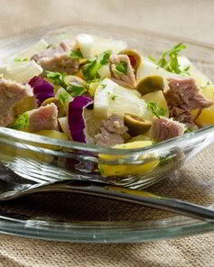 Картофельный салат с травами и анчоусами