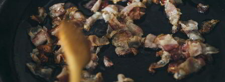 теплый салат с молодым картофелем и хрустящим беконом. Шаг 4