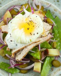 Оливье с маринованными хрустящими огурчиками